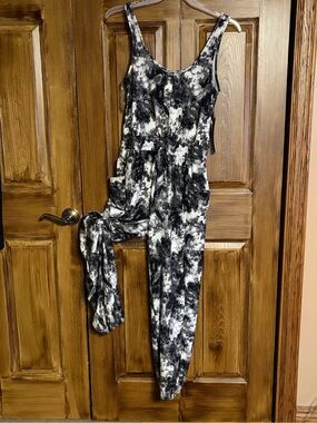 Almost Famous Black & White Tie-Dye Sleeveless Jumpsuit Cozy Soft Size Large